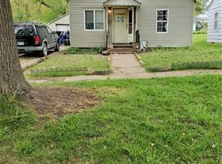 108 Pottawatomie St, Hiawatha, KS 66434