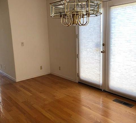 5th image of 10090 Peninsula Ave
