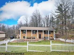 878 Shaffer Ln, Morgantown, WV 26508