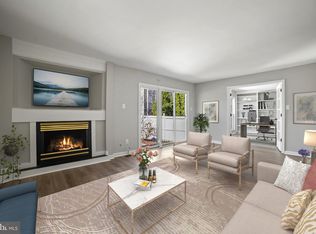 12099 Edgemere Cir, Reston, VA 20190