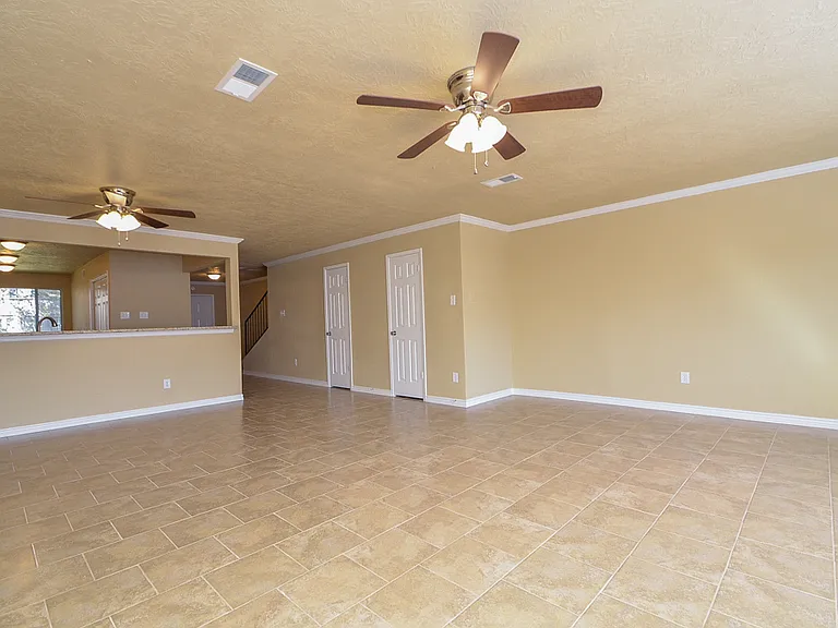 15337 Falmouth Ave — Photo 13