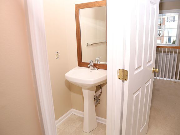 2nd image of 414 S Oak St #Townhouse