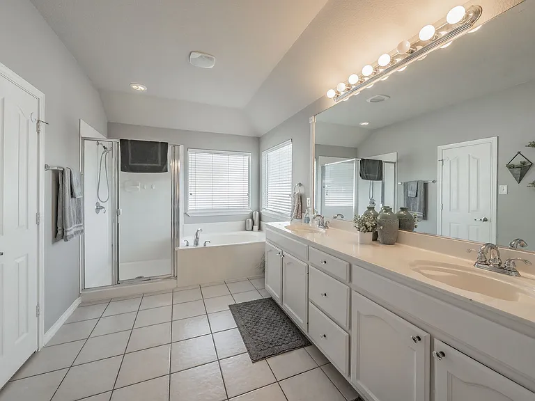 5112 Keating St — Photo 34