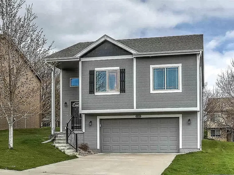 7033 S 183rd Ave — Photo 1
