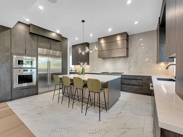 221 Morden Rd E — Photo 13