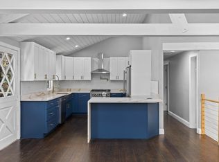 8 Edgewater Dr, Dover, MA 02030