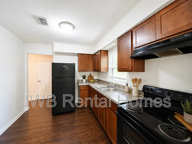 711 Appian Way — Photo 3