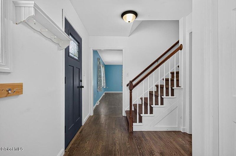 3rd image of 33 Jones Road