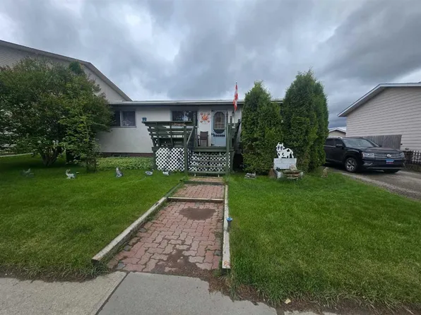 1121 W 56th St, Edson, AB T7E 1H8