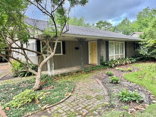 213 Lakeview Dr, Leland, MS 38756