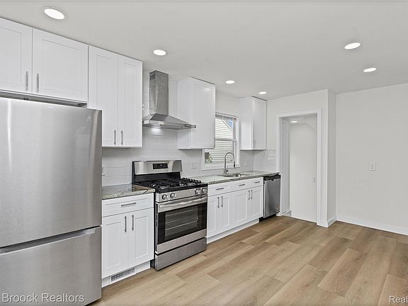 5th image of 45 Pleasantview Dr