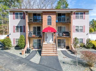 84 Cocasset St #B5, Foxboro, MA 02035