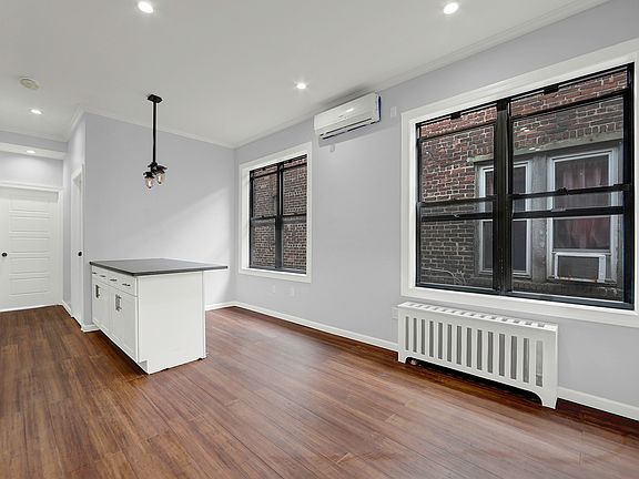 4th image of 943 E 214th St