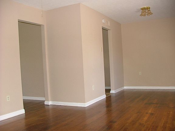 5th image of 4890 Brentdale Ave