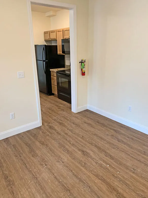 3 bed, 1.0 bath, $3,510 — Photo 4