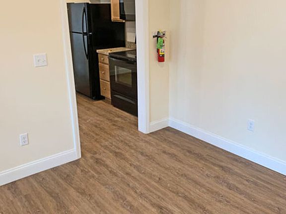 4th image of 323 Pearl St Unit 6