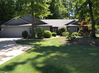 8949 Timber Edge Dr, North Ridgeville, OH 44039