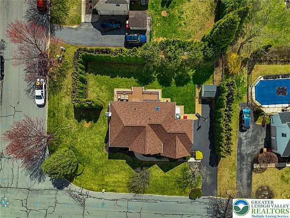 5th image of 1222 Sycamore Ave