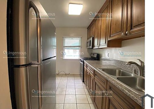 4th image of 1433 Miramar St