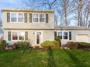 16 Wakefield Dr, Edison, NJ 08820