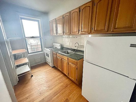 1st image of 2075 E 16th St APT 4D