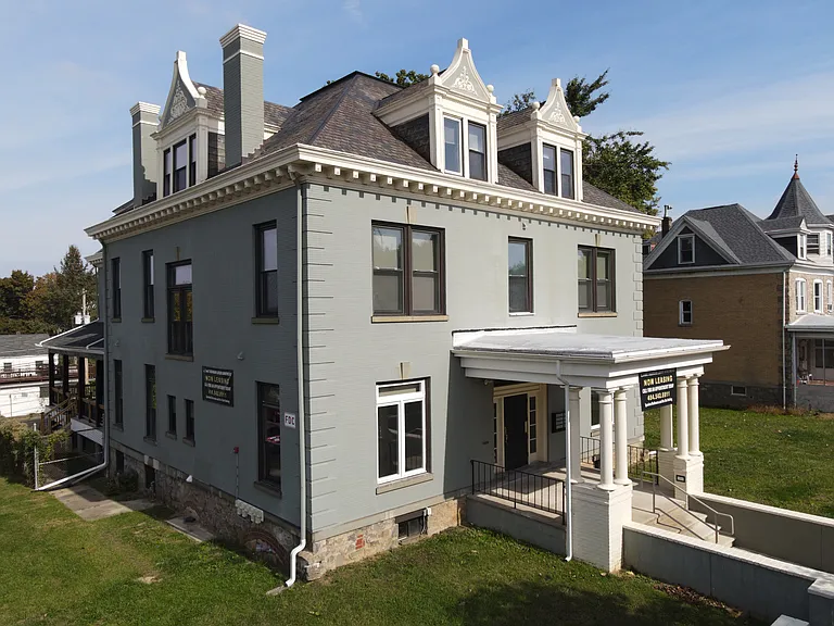 Luxury Apartments at 831 Lehigh Street — Photo 6