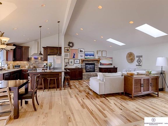 4th image of 3419 S 162nd Cir