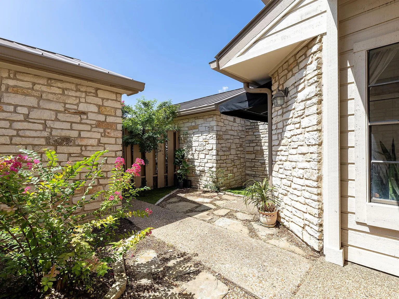 3 bed, 2.5 bath, 1510 sqft, $2,500 — Photo 4
