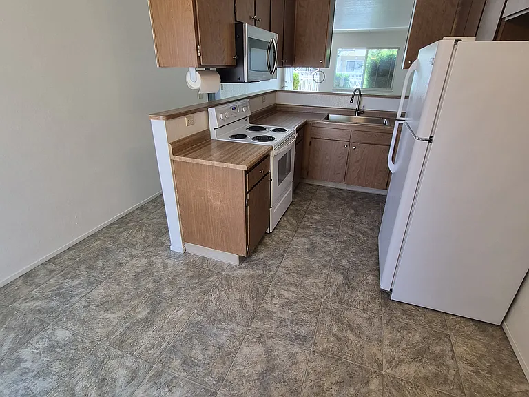 2510 Hartnell Ave #11 — Photo 10