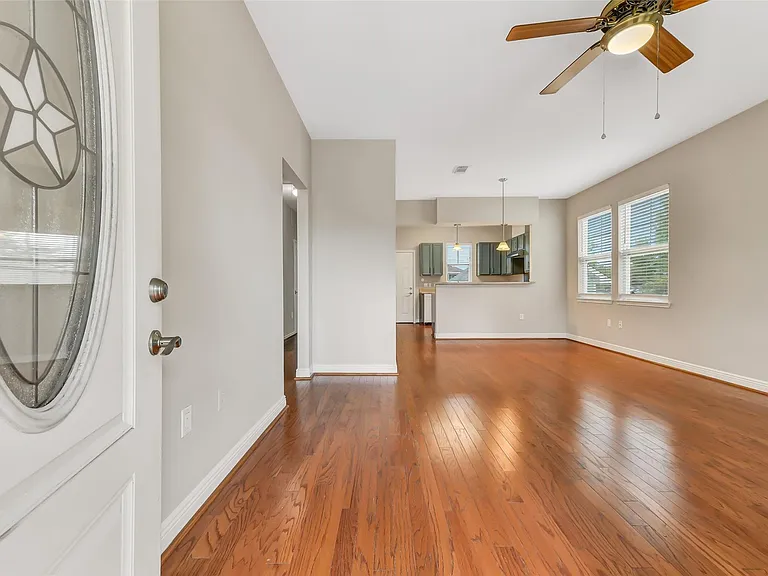 4418 N Live Oak Cir — Photo 2