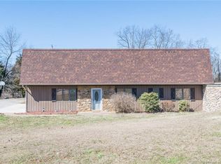 222 Hill Rd, Borden, IN 47106