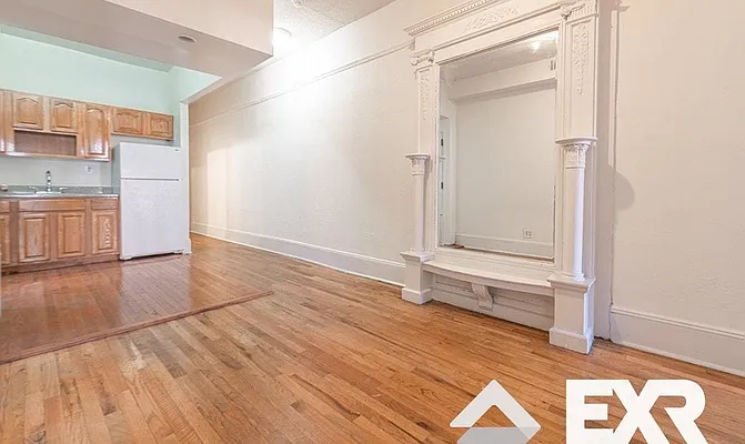 Rented by EXR | media 9