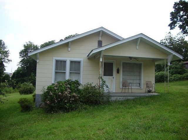 2nd image of 203 McMasters St