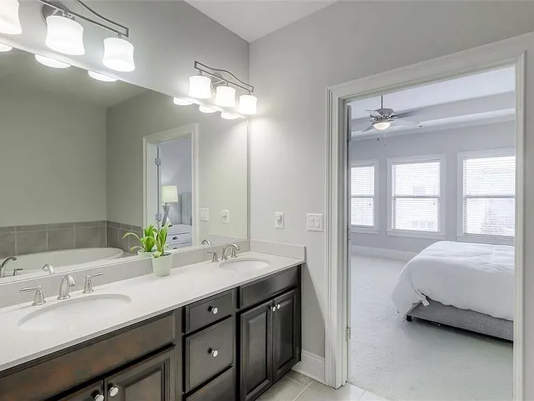 453 Alderwood St — Photo 17