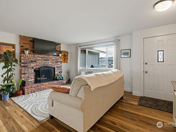 3rd image of 224 Nob Hill Drive