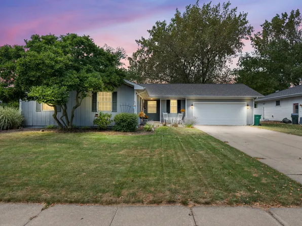 1301 Larson St, Sycamore, IL 60178