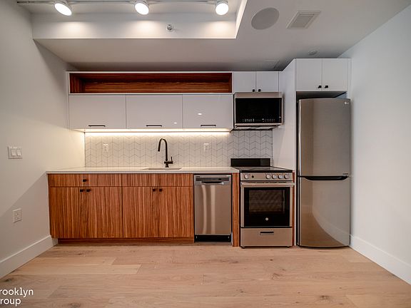 2nd image of 62 W 125th St #1008