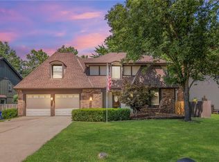 1218 E Jamestown Dr, Olathe, KS 66062