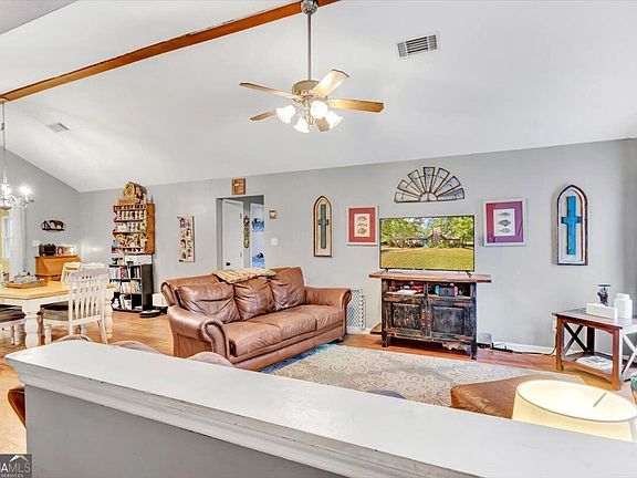 2nd image of 119 Querecho Ln