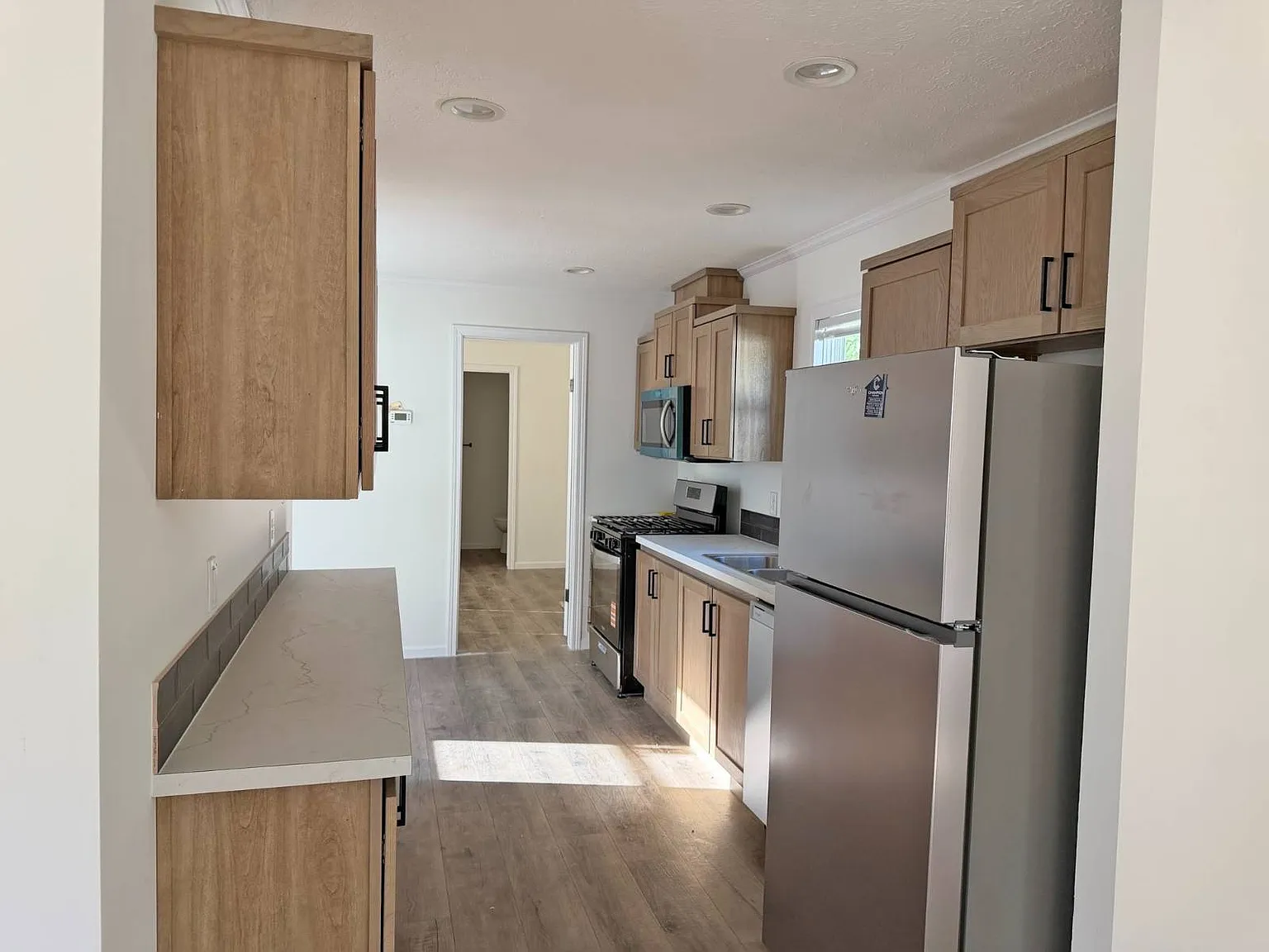3 bed, 2.0 bath, 980 sqft, $1,275 — Photo 3