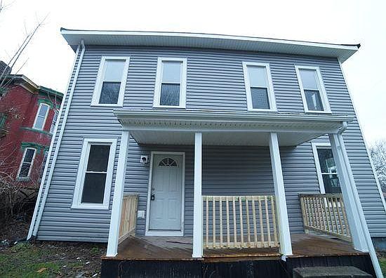 3rd image of 137 Pine St