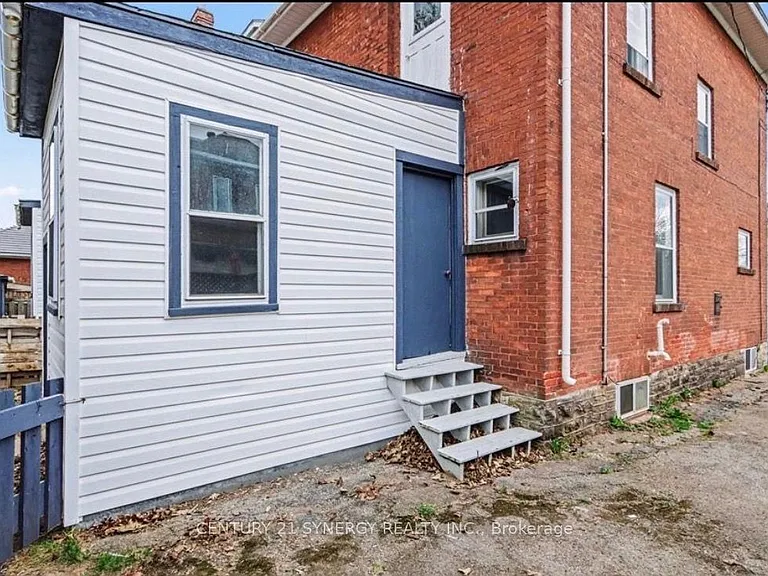 51 McGill St N — Photo 13