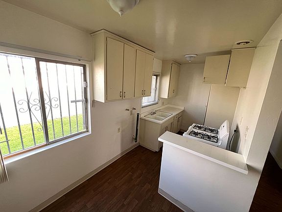 4th image of 3065 Sastre Ave #A