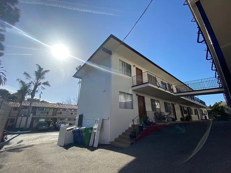 427 W Montecito St — Photo 22
