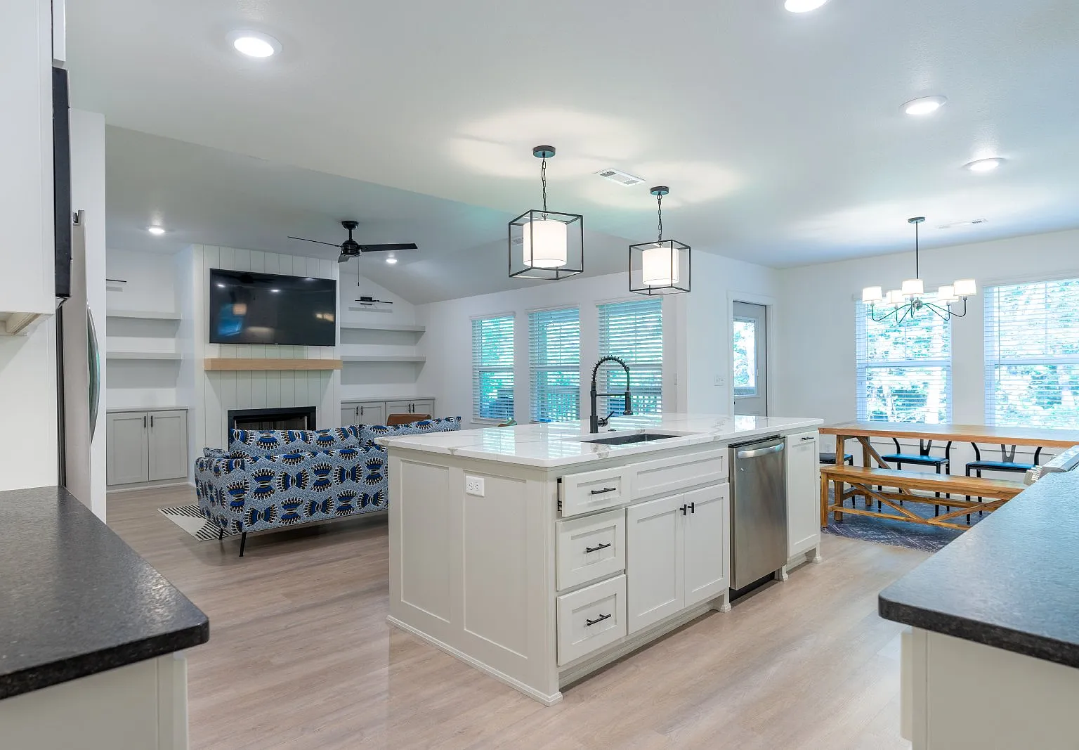 3 bed, 2.5 bath, 2075 sqft, $2,450 — Photo 3