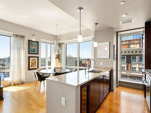 5th image of 400 Stuart St #16E