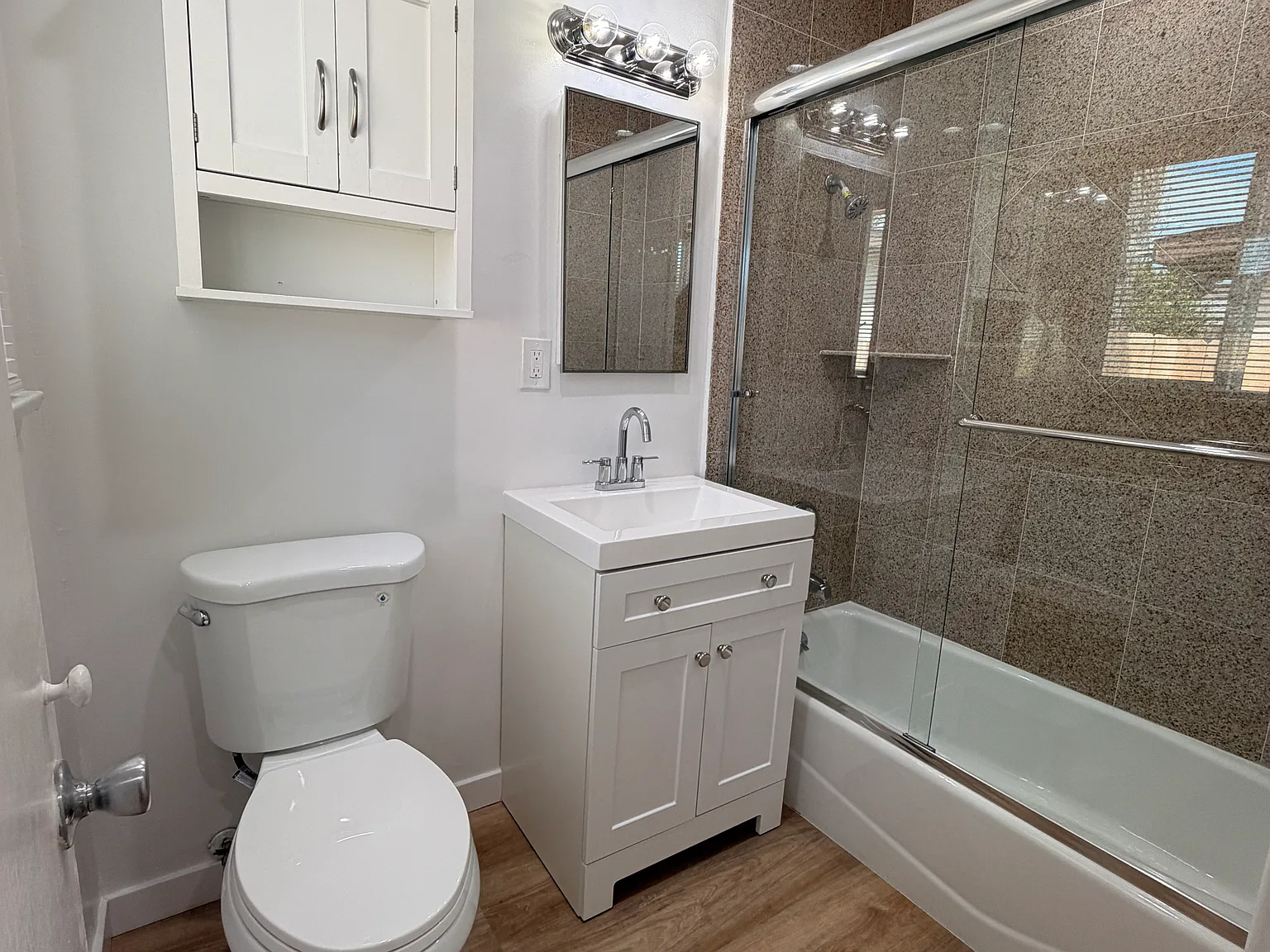 11233 Victory Blvd — Photo 3