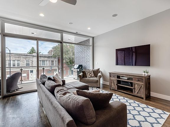 2nd image of 2515 W Chicago Ave #2