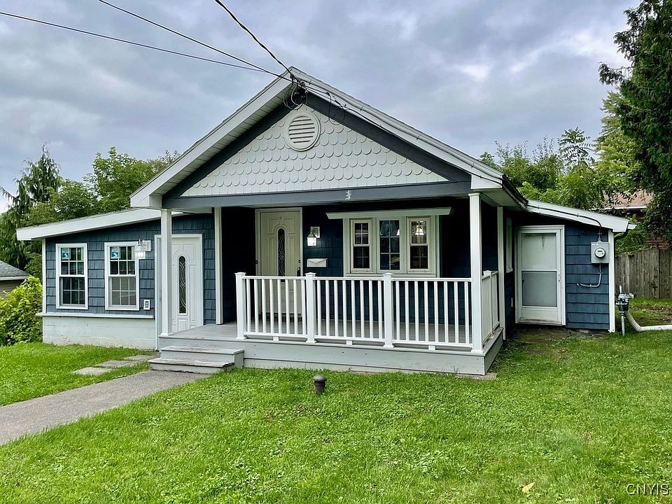 1st image of 302 Mackay Ave