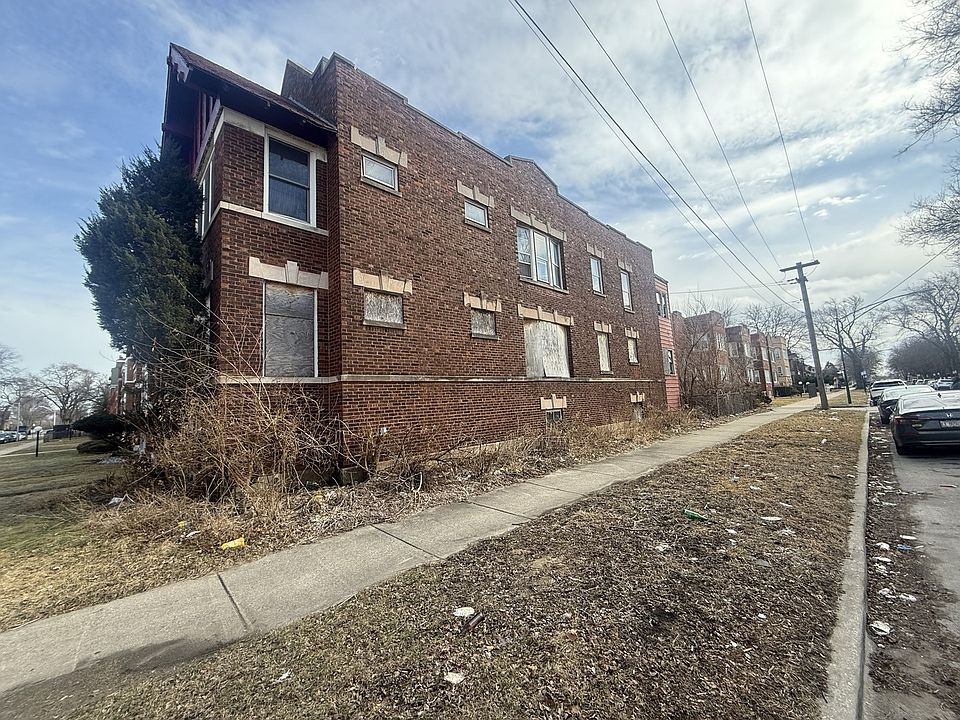 2nd image of 159 W 74th St